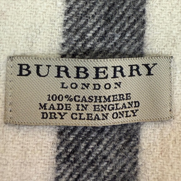 Burberry London 100% Cashmere Scarf 🇬🇧  – Made in England – Classic Check - Picture 8 of 13